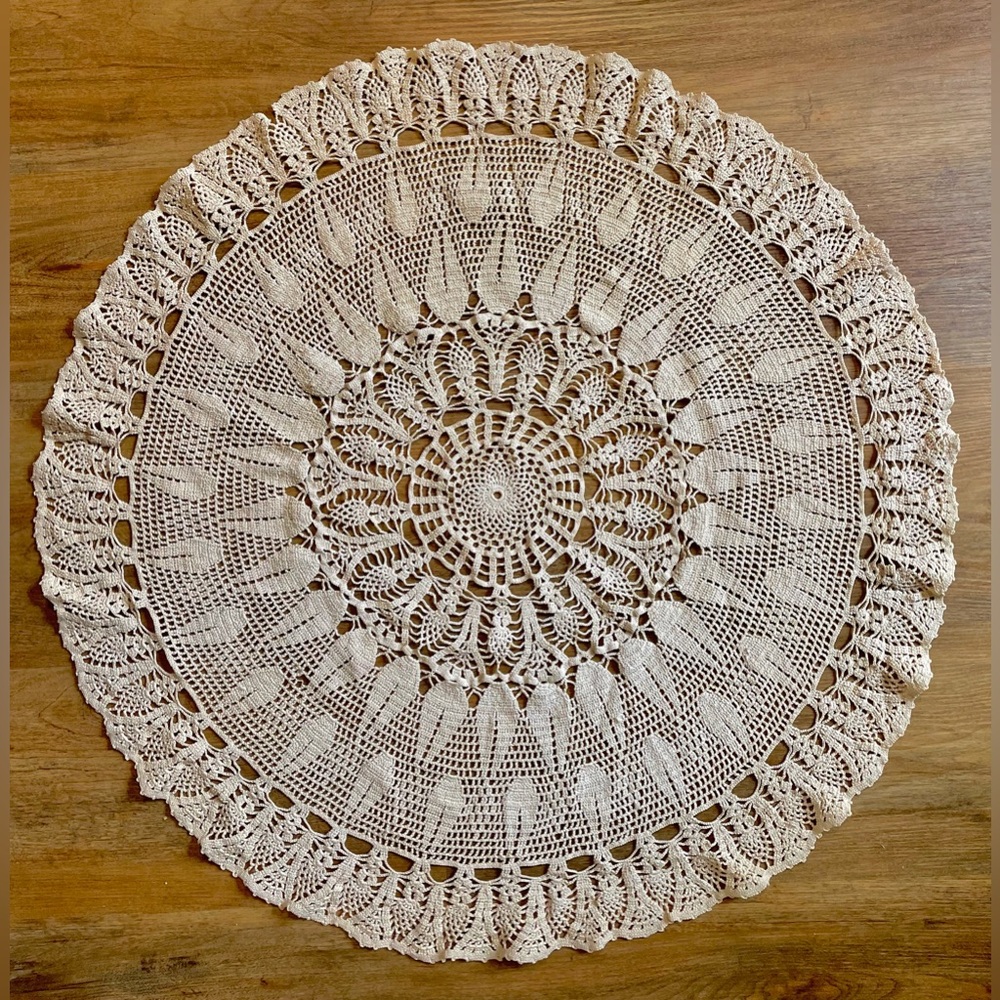 7 PIECE VINTAGE CROCHET & LACE DOILY SET KITCHEN DINING TABLE LINENS - Picture 2 of 8